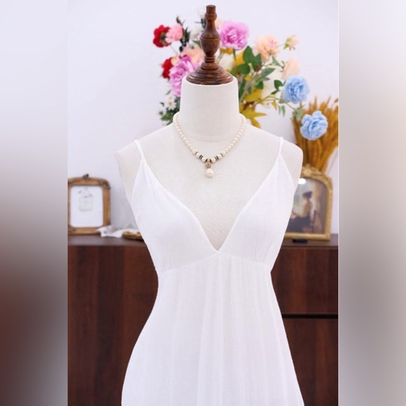 Elegant White Maxi Dress - Picture 2 of 6